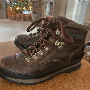 Timberland woman’s brown leather ankle boots